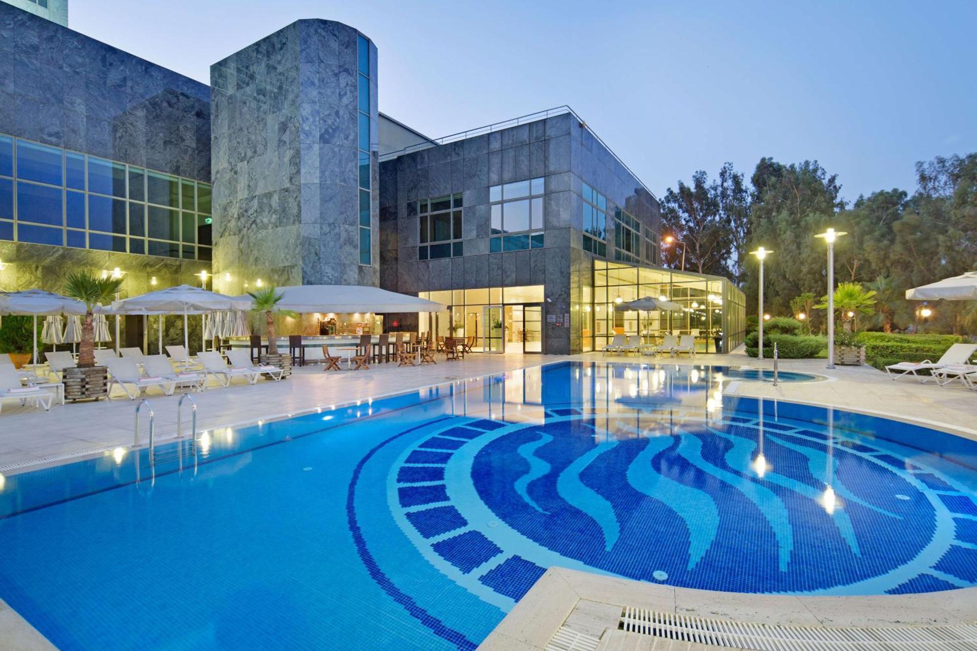 Adana Hiltonsa Hotel Buitenkant foto